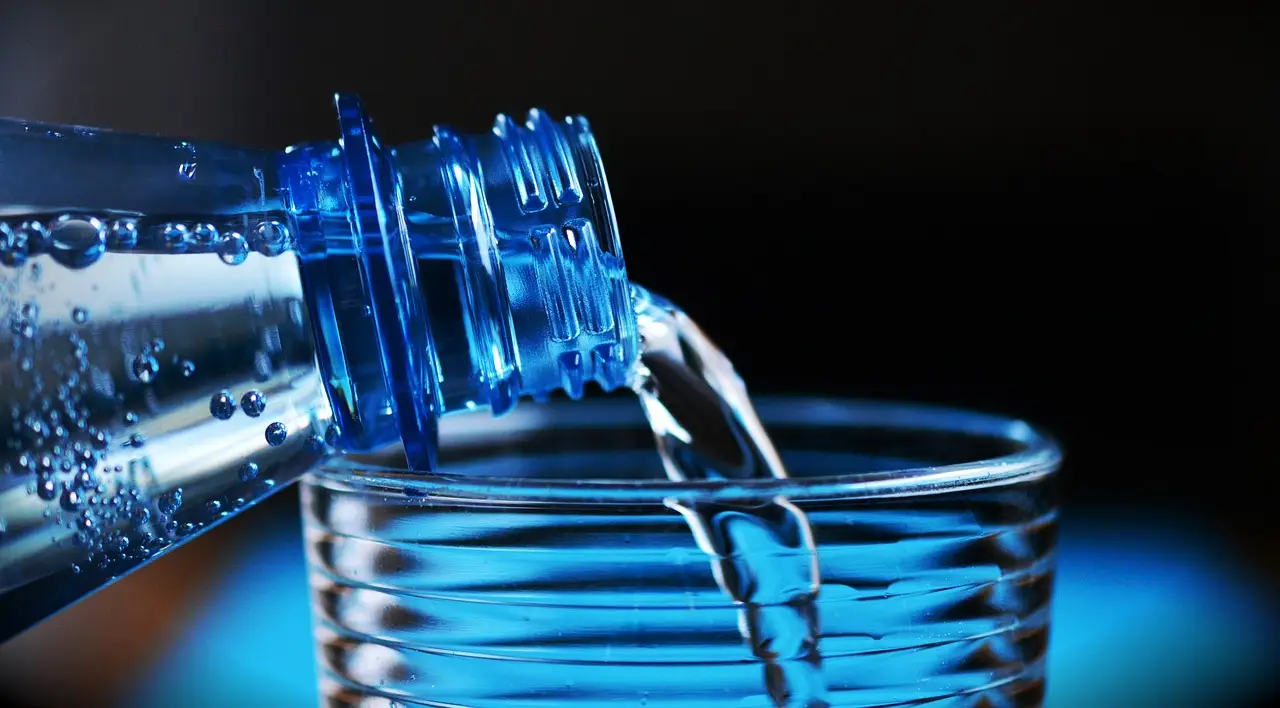 水を飲み過ぎて起こるリスクとは？適切な水分補給をご紹介！